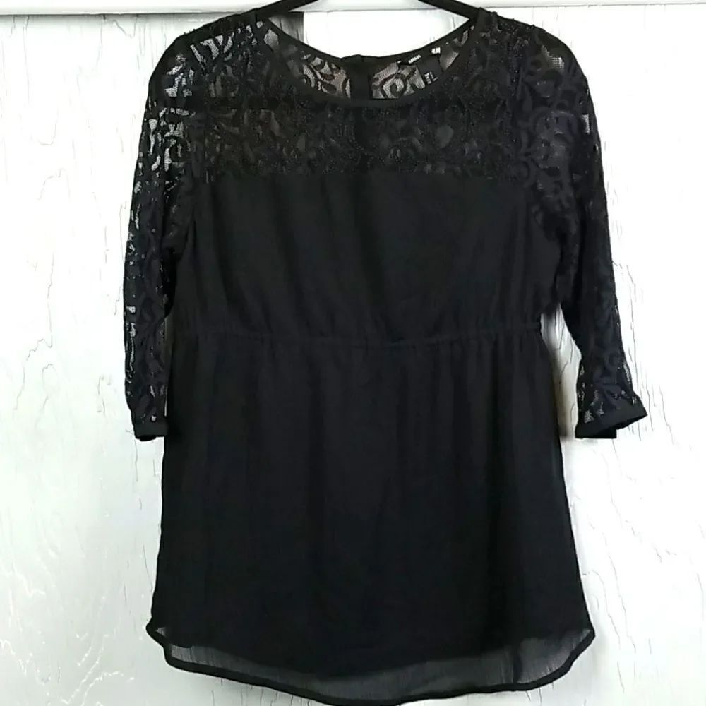💚 5/$20 💚 H&M MAMA..black lace top.. NWOT..